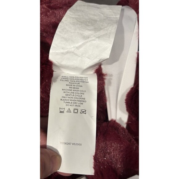 Dennis Basso Faux Fur Throw Blanket 56x48With Matching Teddy Bear NWT Burgundy - Picture 6 of 7